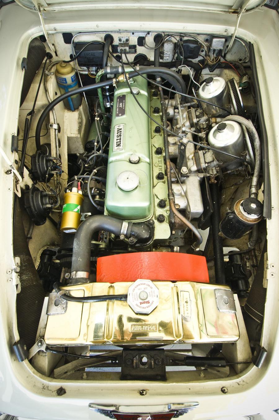 Моторный отсек Austin-Healey 3000 (Mk III) 1966 года  (фото 5 из 11)